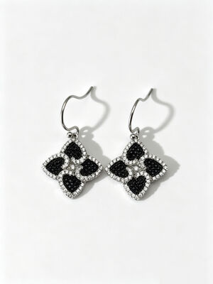 2026 Summer Silver Earrings Sterling CZ Pointy Lucky Four-Leaf Clover Colorido Preto + Branco CZ Adequado para eventos casuais e formais Dangle Earring Hook, Fashion Sterling Silver Earrings