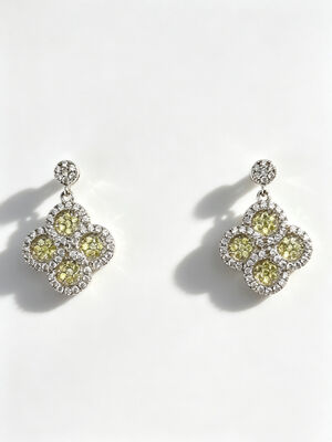 Rodio Revestido 925 Prata CZ brincos com maçã verde e branco AAA CZ pedras em redondo Lucky Flower Circle Design