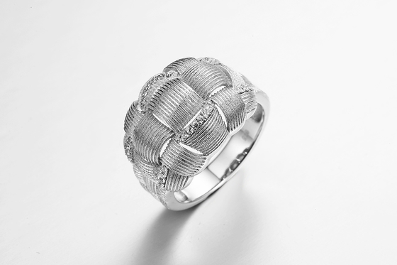 A CZ Sterling Silver Rings Custom Engraving 4,31 gramas envolve em torno do anel de dedo