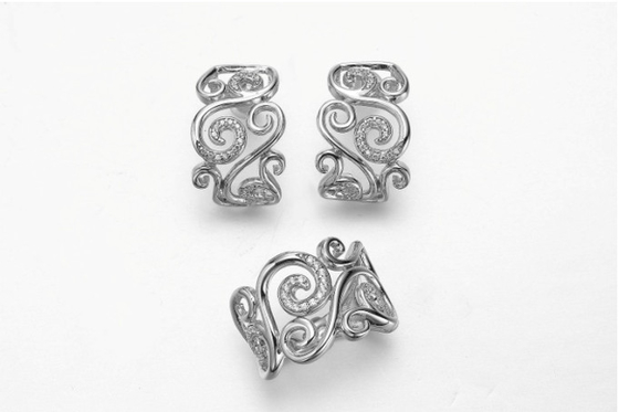 A joia de Kate Spade Silver 925 ajustou 6.21g 925 Sterling Silver Stud Earrings