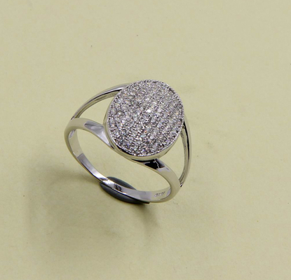 Brilhantes anéis de noivado de prata 925 CZ Adornados com pedras de zircônio cúbico de grau AAA