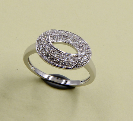 Anéis redondos de espiral oval 925 Sterling Silver Eternity Bands com Zirconia cúbica de grau AAA para aniversário de casamento