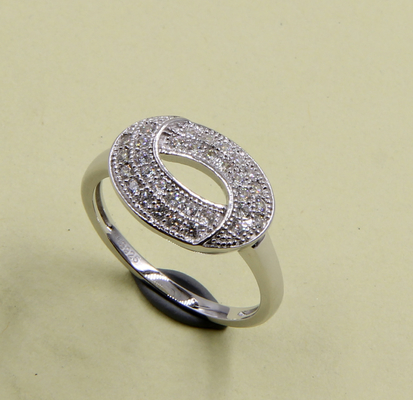 Anéis redondos de espiral oval 925 Sterling Silver Eternity Bands com Zirconia cúbica de grau AAA para aniversário de casamento