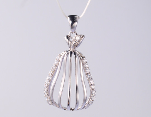 Pendente Geométrico de Cruz de Ouro 18K com Pedras de Zircão 1.25mm/1.5mm