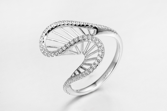 Inregular dá forma a 925 anéis de prata AAA Sterling Silver Angel Wing Ring da CZ