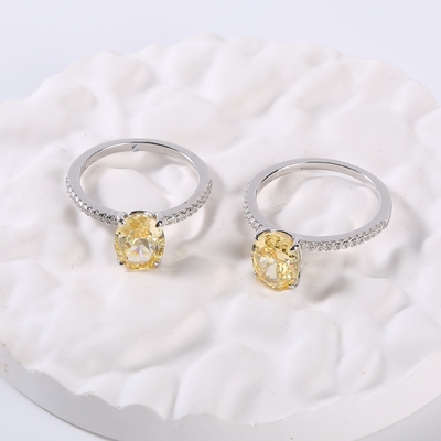 O ovo deu forma aos anéis de prata dos aneis de noivado 2.6g 925 CZ de Moissanite que brilham