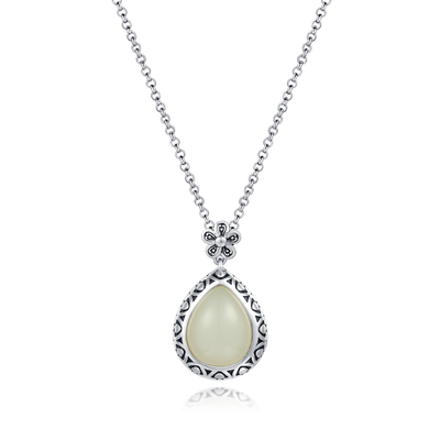 O fechamento da flor cinzelou Jade Pendant branca a pera de 12x15mm que deu forma ao pendente de pedra de prata